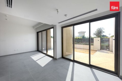 Vilă de închiriat în Dubai, EAU 3 dormitoare, 163.6 mp.  №689245 - poză 2