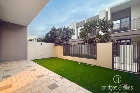 Vila v Tilal Al Ghaf, Dubai, SAE 3 spálne, 140 m2 č. 678778 - Fotografia 2