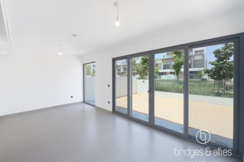 Vila v Tilal Al Ghaf, Dubai, SAE 4 spálne, 227 m2 č. 678780 - Fotografia 3