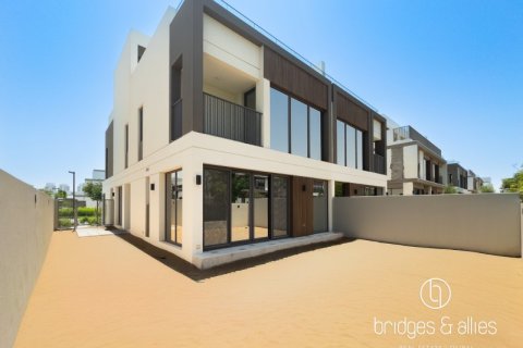 Vila v Tilal Al Ghaf, Dubai, SAE 4 spálne, 227 m2 č. 678780 - Fotografia 2