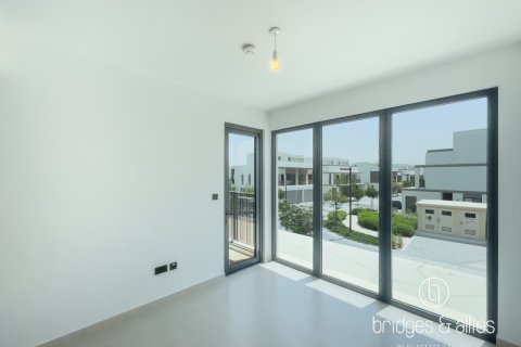 Vila v Tilal Al Ghaf, Dubai, SAE 4 spálne, 227 m2 č. 678780 - Fotografia 12