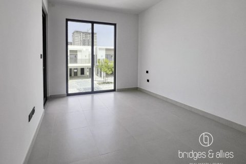 Vila v Tilal Al Ghaf, Dubai, SAE 4 spálne, 144 m2 č. 678781 - Fotografia 13