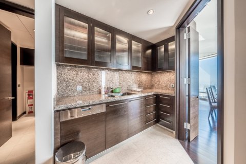 Apartmen di Burj Khalifa, Dubai, UAE 2 bilik tidur, 177.35182700 meter persegi № 694936 - foto 12