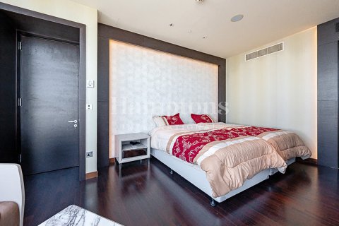 Huoneisto Burj Khalifa, Dubai, Arabiemiraatit 2 makuuhuonetta, 177.35182700 m2 № 694936 - kuva 27