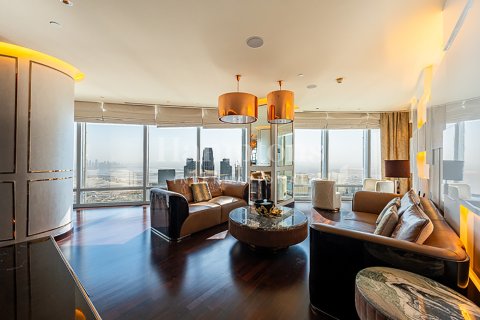 Huoneisto Burj Khalifa, Dubai, Arabiemiraatit 2 makuuhuonetta, 177.35182700 m2 № 694936 - kuva 18