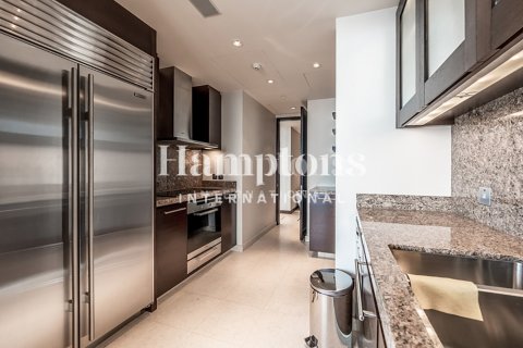 Huoneisto Burj Khalifa, Dubai, Arabiemiraatit 2 makuuhuonetta, 177.35182700 m2 № 694936 - kuva 23