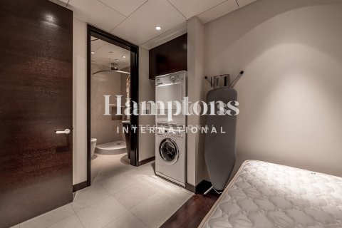 Huoneisto Burj Khalifa, Dubai, Arabiemiraatit 2 makuuhuonetta, 177.35182700 m2 № 694936 - kuva 2