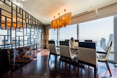 Huoneisto Burj Khalifa, Dubai, Arabiemiraatit 2 makuuhuonetta, 177.35182700 m2 № 694936 - kuva 4