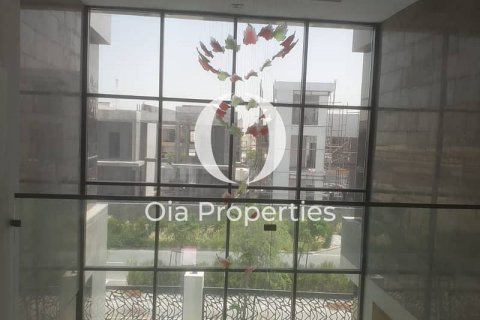 Снять в аренду виллу на Остров Яс, Абу-Даби, ОАЭ 5 спален, 581м2, № 617438 - фото 1