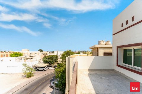Villa in Deira, Dubai, UAE 3 bedrooms, 187.3 sq.m. № 647883 - photo 21