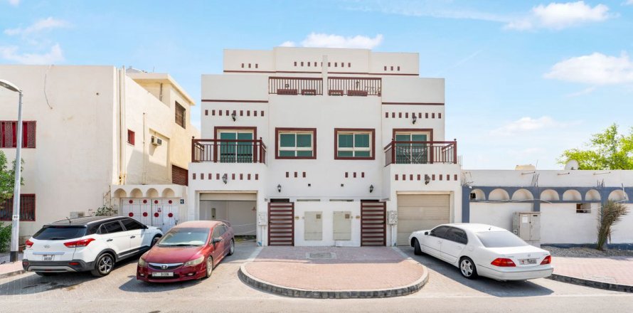 Villa in Deira, Dubai, UAE 3 bedrooms, 187.3 sq.m. № 647883