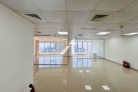 Office in Jumeirah Lake Towers, Dubai, UAE 107 sq.m. № 682412 - photo 16