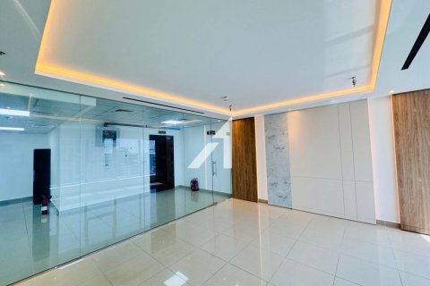 Office in Jumeirah Lake Towers, Dubai, UAE 107 sq.m. № 682412 - photo 5