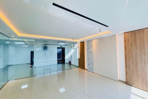 Office in Jumeirah Lake Towers, Dubai, UAE 107 sq.m. № 682412 - photo 7