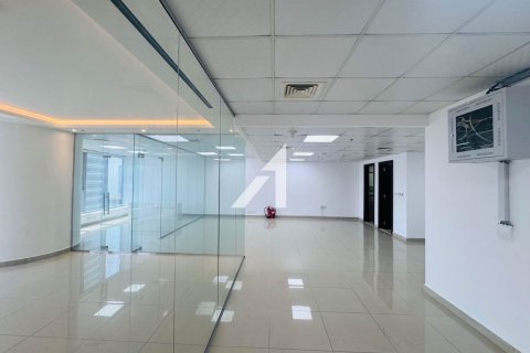 Office in Jumeirah Lake Towers, Dubai, UAE 107 sq.m. № 682412 - photo 2