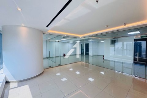 Office in Jumeirah Lake Towers, Dubai, UAE 107 sq.m. № 682412 - photo 1
