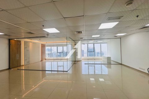 Office in Jumeirah Lake Towers, Dubai, UAE 107 sq.m. № 682412 - photo 17