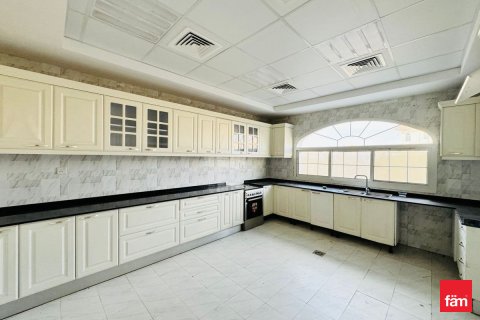 Vila di Dubai, UEA 6 kamar tidur, 1406.2 m2 nomor 682314 - foto 2