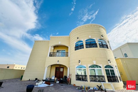 Vila di Dubai, UEA 6 kamar tidur, 1406.2 m2 nomor 682314 - foto 1