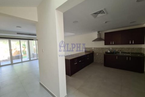 Снять в аренду таунхаус в Mina Al Arab, Рас-эль-Хайма, ОАЭ 2 спальни, 238.8м2, № 702835 - фото 3