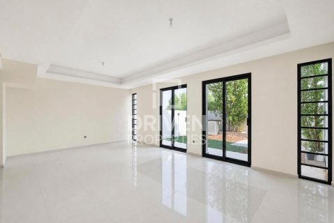 Townhouse in Dubai, UAE 5 bedrooms, 174.84 sq.m. № 765379 - photo 1