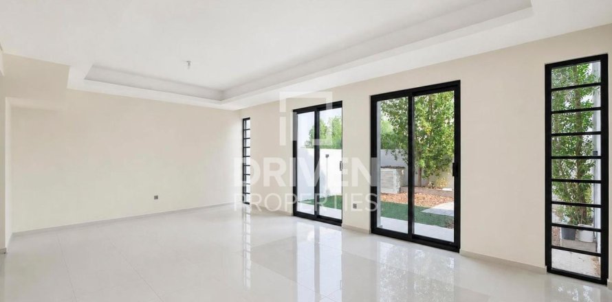 Townhouse in Dubai, UAE 5 bedrooms, 174.84 sq.m. № 765379