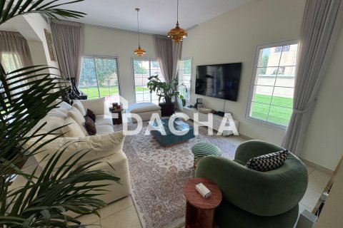 Villa Jumeirah Village Triangle, Dubaijā, AAE 2 istabas, 250 m2 Nr. 710306 - attēls 3