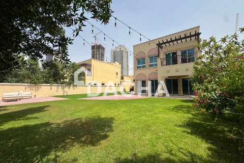 Villa en Jumeirah Village Triangle, Dubai, EAU 2 dormitorios, 250 m² № 710306
