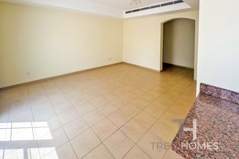Townhouse in Arabian Ranches, Dubai, UAE 2 bedrooms, 172 sq.m. № 586721 - photo 8