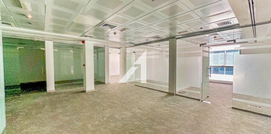 مكتب في Sheikh Zayed Road، دبي 182 متر مربع . ر قم 692795