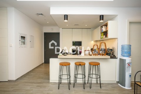 דירה ב Jumeirah Village Circle, Dubai, איחוד האמירויות 2 חדרי שינה, 114 מ