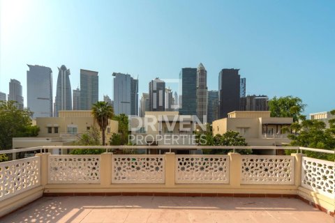 Huvila Meadows, Dubai, Arabiemiraatit 4 makuuhuonetta, 540 m2 № 655117 - kuva 24