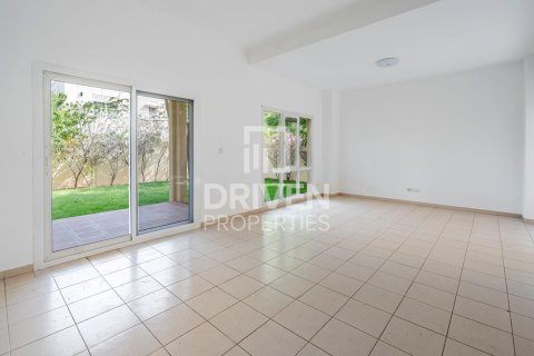 Huvila Meadows, Dubai, Arabiemiraatit 4 makuuhuonetta, 540 m2 № 655117 - kuva 2