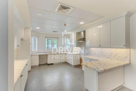 Vilă de închiriat în Arabian Ranches, Dubai, EAU 5 dormitoare, 419 mp. №655114 - poză 19