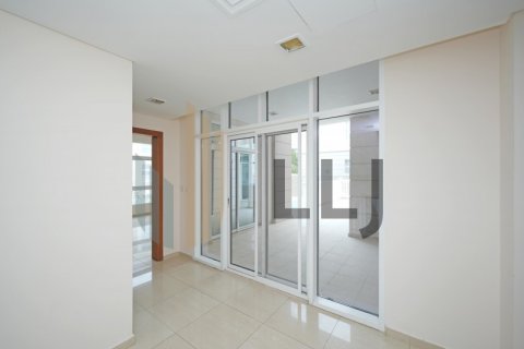 Vilë në Abu Dhabi, Emiratet e Bashkuara Arabe 5 dhoma gjumi, 904 m2. № 557363 - Foto 13