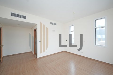 Vilë në Abu Dhabi, Emiratet e Bashkuara Arabe 5 dhoma gjumi, 904 m2. № 557363 - Foto 12
