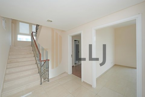 Vilë në Abu Dhabi, Emiratet e Bashkuara Arabe 5 dhoma gjumi, 904 m2. № 557363 - Foto 20
