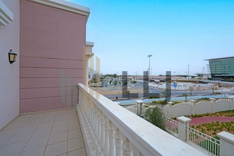Vilë në Abu Dhabi, Emiratet e Bashkuara Arabe 5 dhoma gjumi, 904 m2. № 557363 - Foto 21
