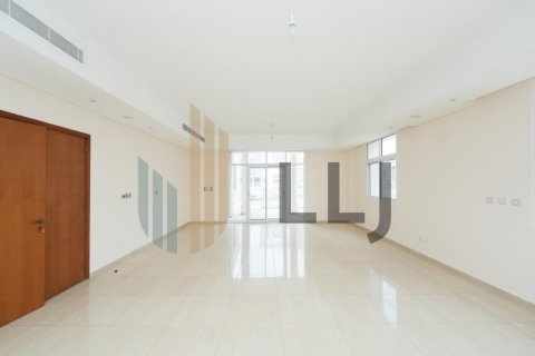 Vilë në Abu Dhabi, Emiratet e Bashkuara Arabe 5 dhoma gjumi, 904 m2. № 557363 - Foto 4