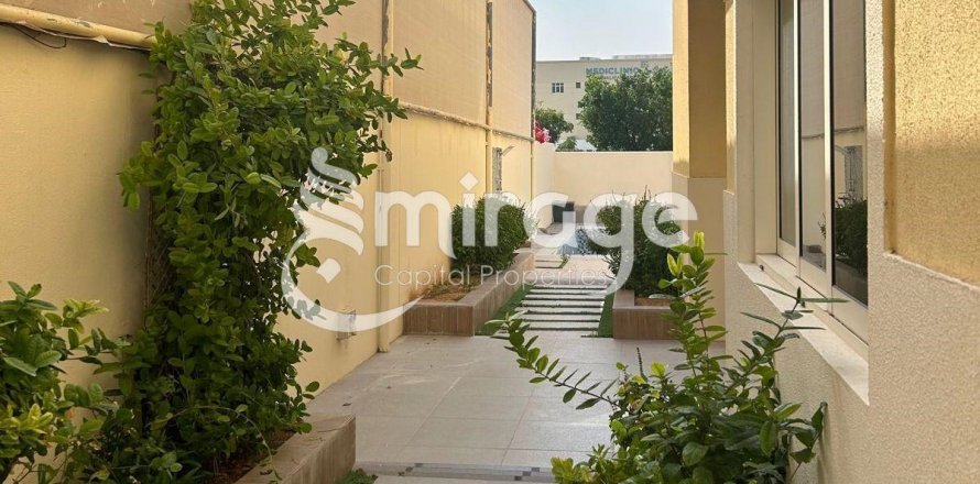 Villa sa Al Raha Gardens, Abu Dhabi, UAE 5 silid-tulugan, 200 sq.m. № 579925