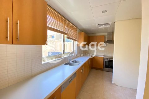 Řadový dům v Al Raha Gardens, Abu Dhabi, SAE 3 ložnice, 200.7 m² Č.: 579923 - fotografie 11