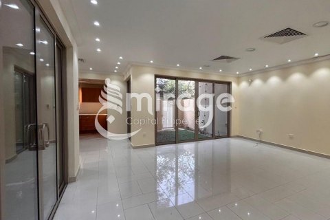 Üürile anda villa asukohaga Al Raha Gardens, Abu Dhabi, AÜE: 5 magamistoaga, 242.1 m² Nr 579926 - pilt 1