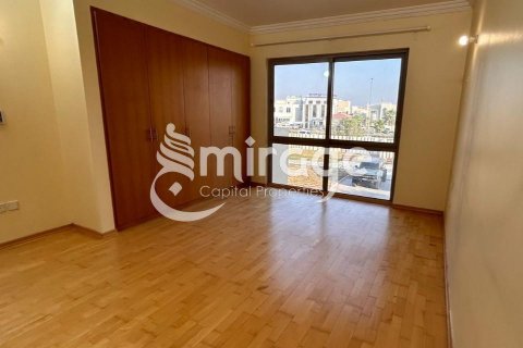 Üürile anda villa asukohaga Al Raha Gardens, Abu Dhabi, AÜE: 5 magamistoaga, 242.1 m² Nr 579926 - pilt 5