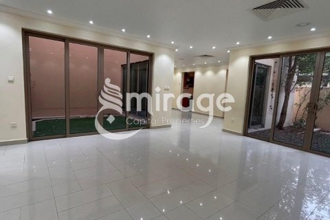 Üürile anda villa asukohaga Al Raha Gardens, Abu Dhabi, AÜE: 5 magamistoaga, 242.1 m² Nr 579926 - pilt 2
