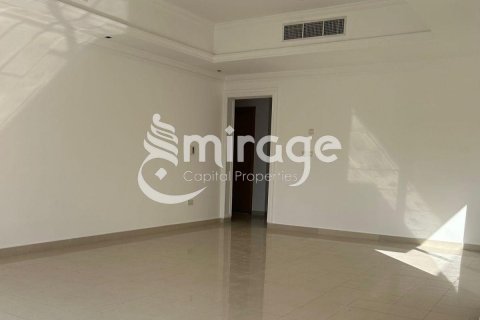 Villa in Al Raha Gardens, Abu Dhabi, UAE 5 bedrooms, 242.1 sq.m. № 579927 - photo 6