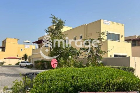 Villa in Al Raha Gardens, Abu Dhabi, UAE 5 bedrooms, 242.1 sq.m. № 579927 - photo 1