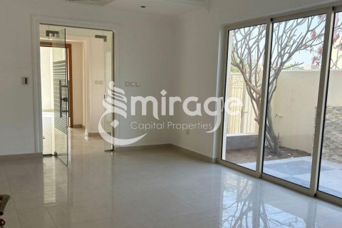 Villa in Al Raha Gardens, Abu Dhabi, UAE 5 bedrooms, 242.1 sq.m. № 579927 - photo 3