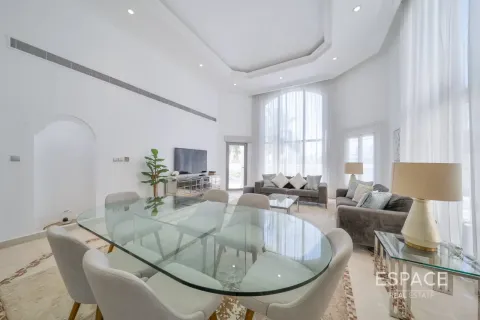 Palm Jumeirah, Dubai, संयुक्त अरब अमीरात में विला, 4 बेडरूम, 465 वर्ग मीटर, संख्या 738058 - फ़ोटो 5