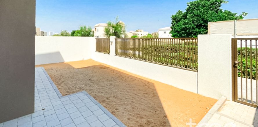 Villa i Dubai, UAE 4 sovrum, 216.46 kvm Nr. 733244