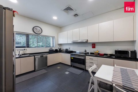 Dubai, BAE’de kiralık villa 5 yatak odası, 450 m² No 721170 - fotoğraf 13